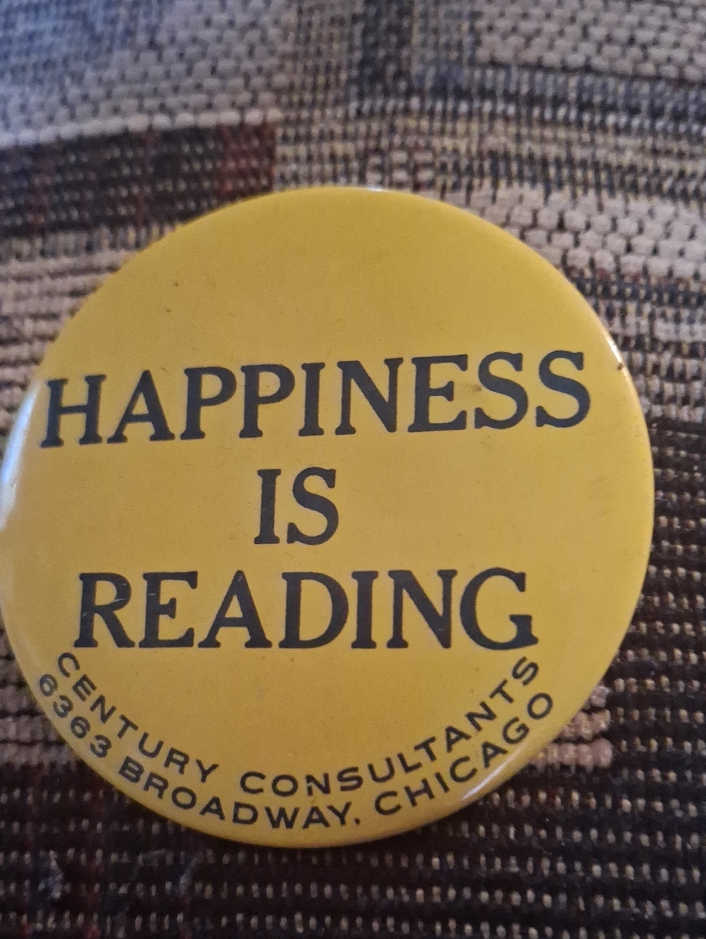 "Happiness Is Reading" Yellow Button Pin Broadway Chicago Vintage